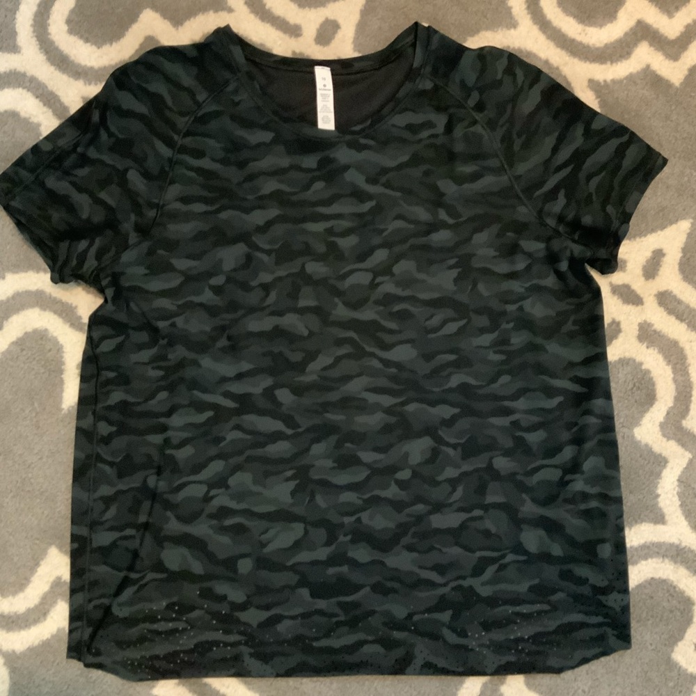 Lululemon top Black Camo